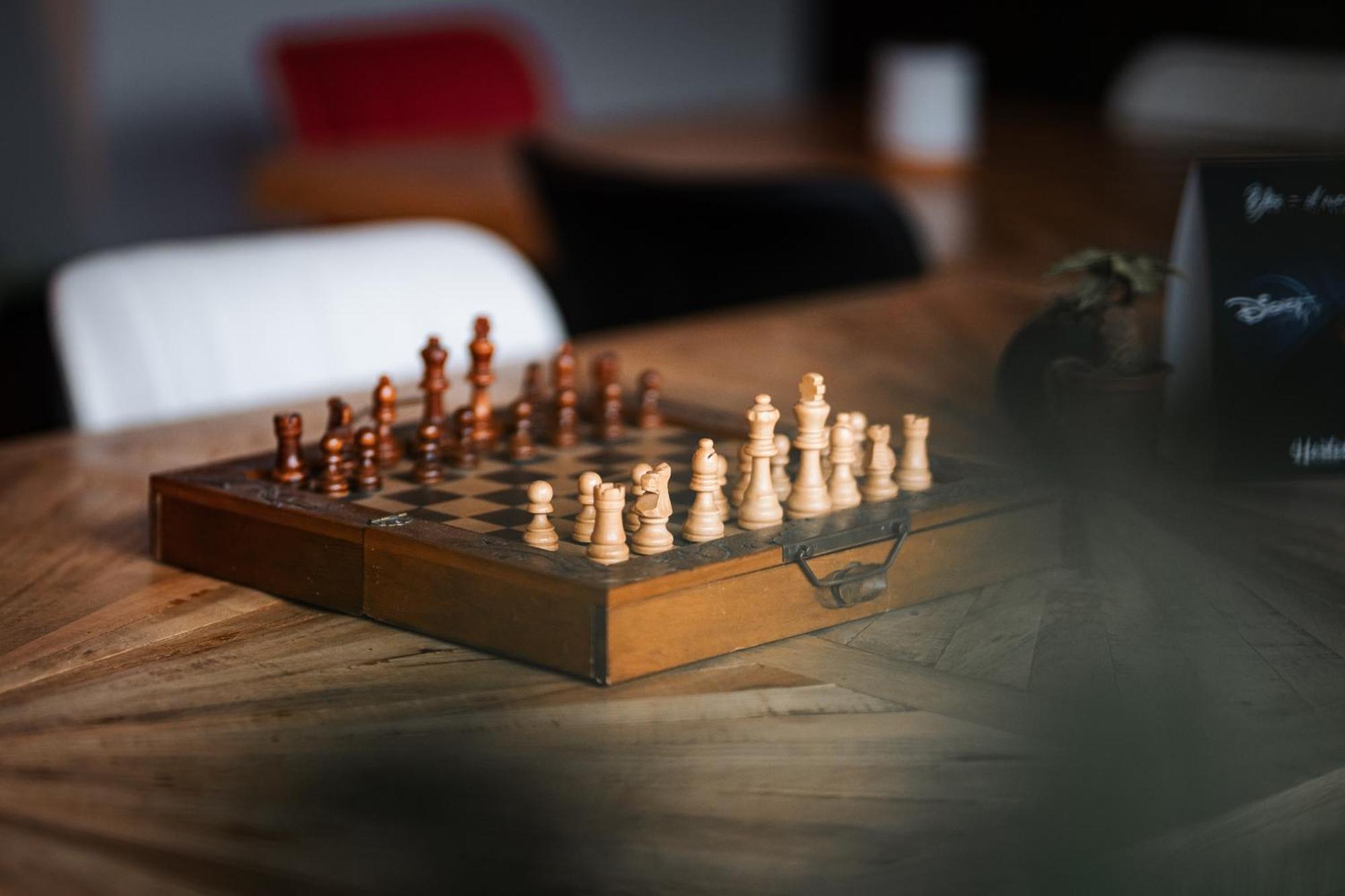 Hostel MHG Zewnętrze zdjęcie Chess