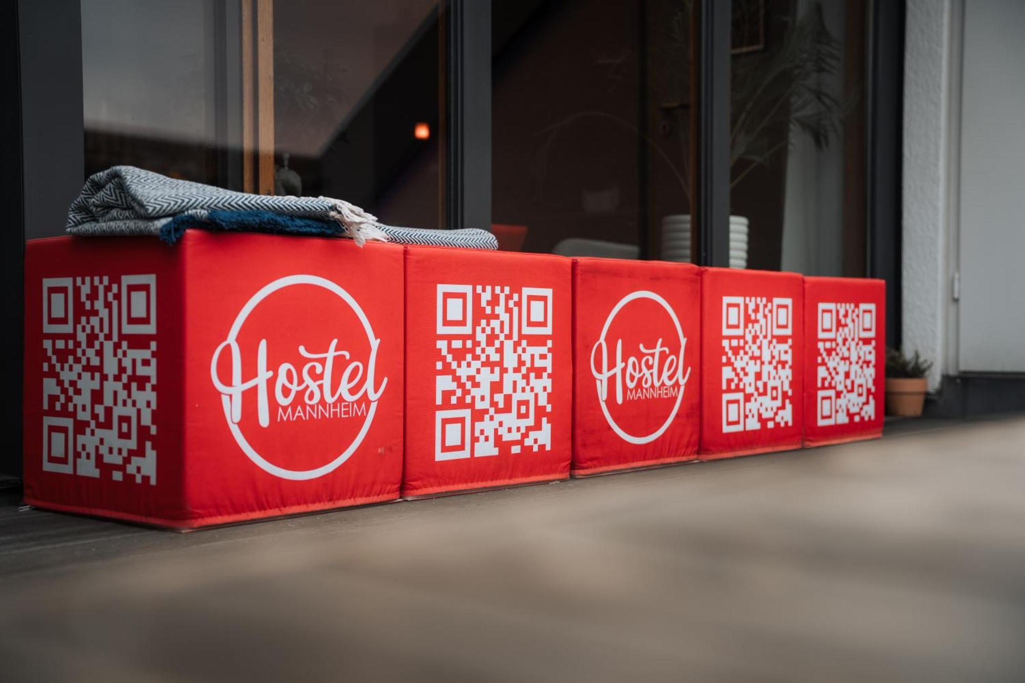 Hostel MHG Zewnętrze zdjęcie QR codes on a bench